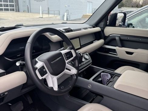 Used 2023 Land Rover Defender 110 SE image 2