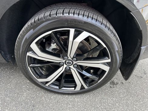 Certified 2024 Volvo XC60 T8 Ultimate w/ Protection Package Premier image 8