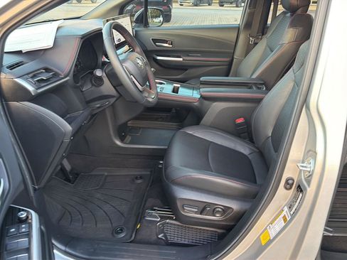 Certified 2025 Toyota Sienna XSE FWD image 10
