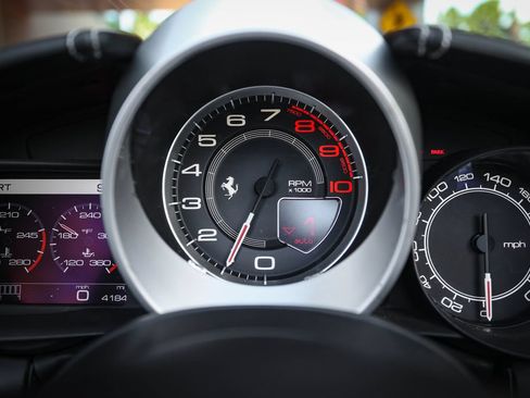 Used 2015 Ferrari California T RWD image 34