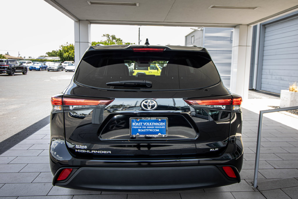 Used 2024 Toyota Highlander XLE FWD image 16