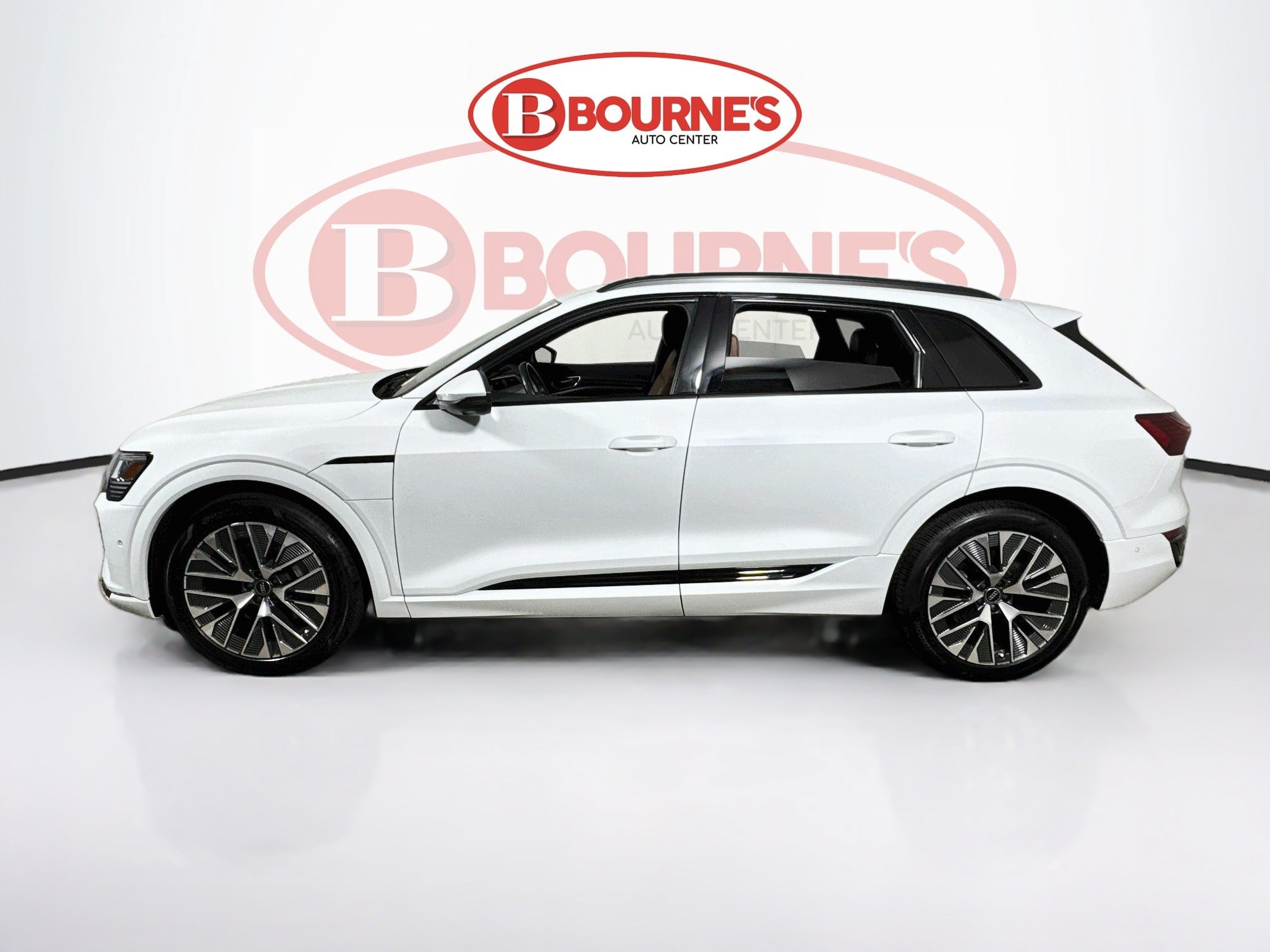 Used 2024 Audi Q8 e-tron Prestige w/ Prestige Package AWD/4WD image 8
