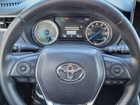 Used 2023 Toyota Venza LE image 21