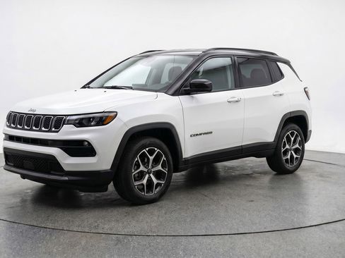 Used 2025 Jeep Compass Limited AWD/4WD image 3