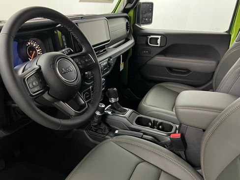 New 2025 Jeep Gladiator Mojave w/ Convenience Group image 15