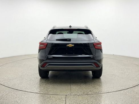Used 2025 Chevrolet Trax LT w/ LT Convenience Package image 7