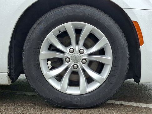 Used 2015 Chrysler 300 Limited RWD image 26