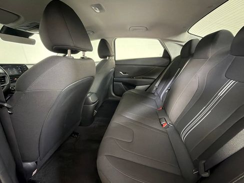 Used 2025 Hyundai Elantra Hybrid FWD image 27