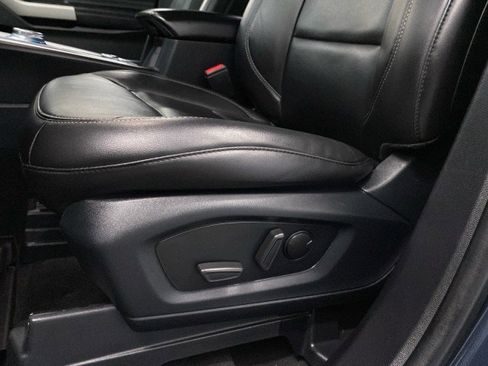 Certified 2022 Ford Explorer XLT w/ Equipment Group 202A image 18