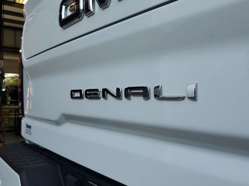 Used 2024 GMC Sierra 2500 Denali Ultimate w/ Max Trailering Package AWD/4WD image 8