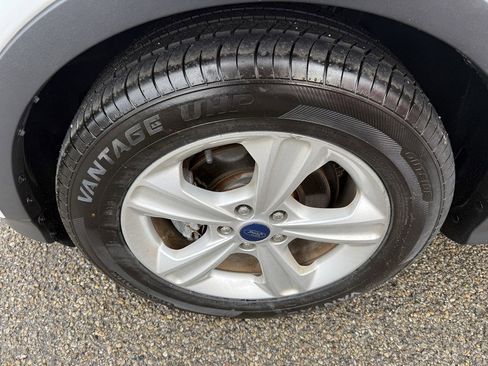 Used 2016 Ford Escape SE w/ Equipment Group 201A image 10