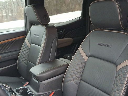 Certified 2025 GMC Canyon Denali image 26
