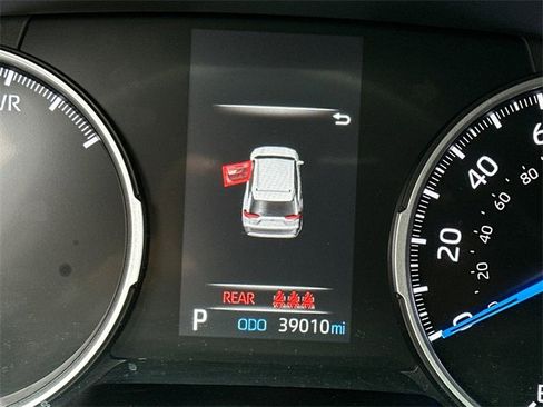 Used 2022 Toyota RAV4 XLE image 31