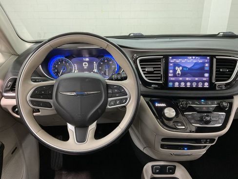 Used 2018 Chrysler Pacifica Limited w/ Tire & Wheel Group image 8