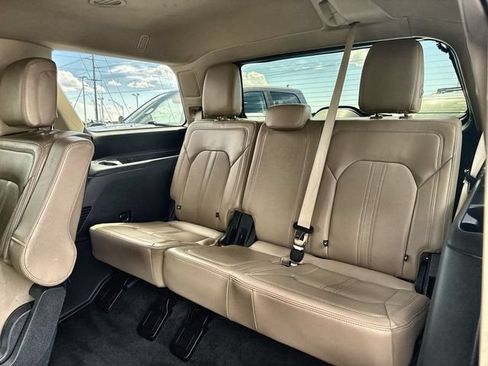 Used 2023 Ford Expedition Limited AWD/4WD image 24