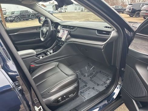 Used 2023 Jeep Grand Cherokee L Limited w/ Luxury Tech Group II image 14