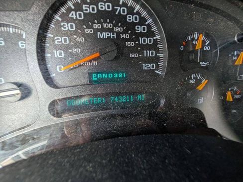 Used 2005 Chevrolet Silverado 2500 LS AWD/4WD image 37