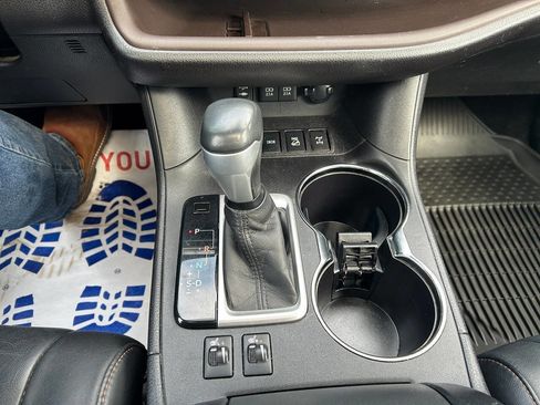 Used 2017 Toyota Highlander XLE image 27