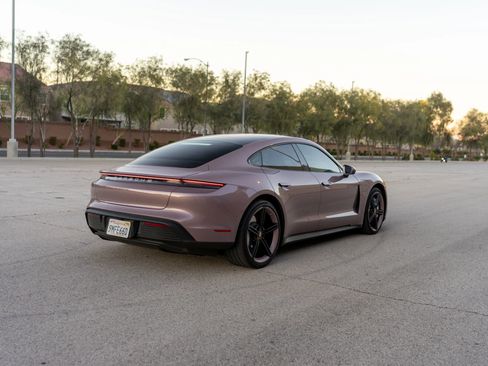 Used 2021 Porsche Taycan image 11