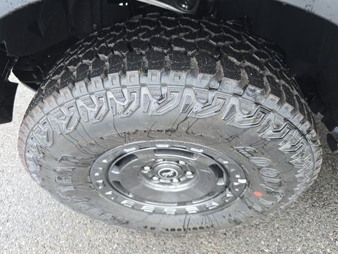 New 2025 Ford Bronco Badlands image 11