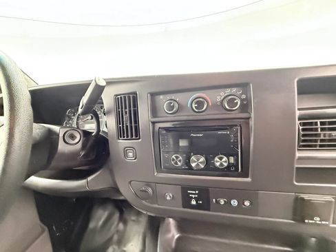 Used 2018 Chevrolet Express 3500 RWD image 13