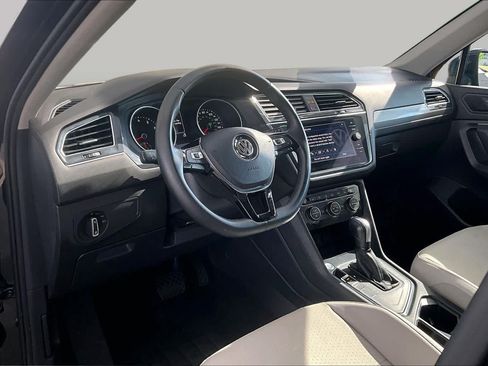 Used 2020 Volkswagen Tiguan SE FWD image 17