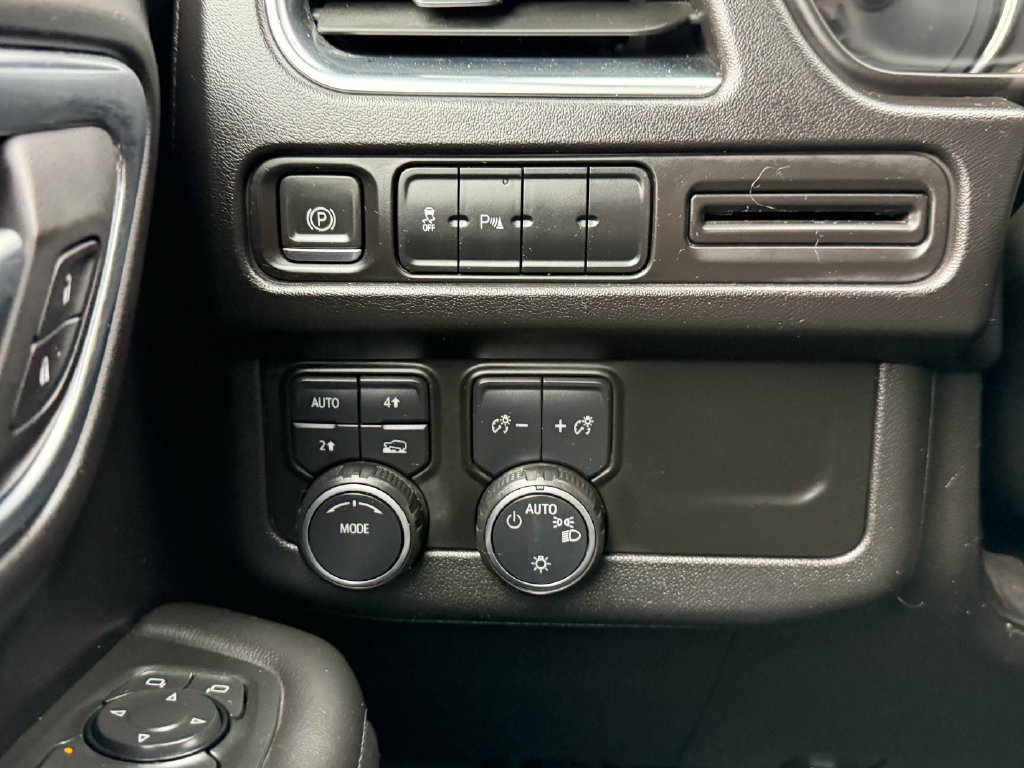 Used 2023 Chevrolet Tahoe 4WD image 36