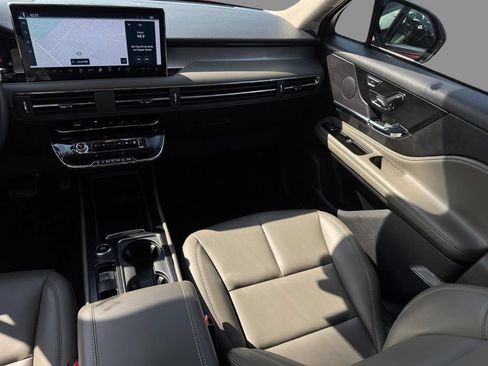 Certified 2023 Lincoln Corsair FWD image 12