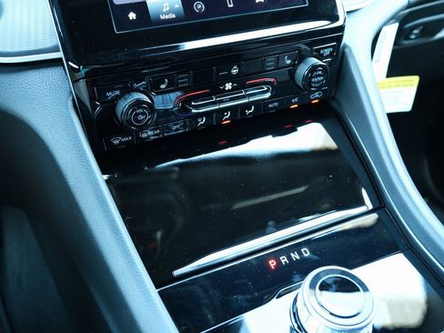 New 2025 Jeep Grand Cherokee Laredo w/ Luxury Tech Group I AWD/4WD image 22