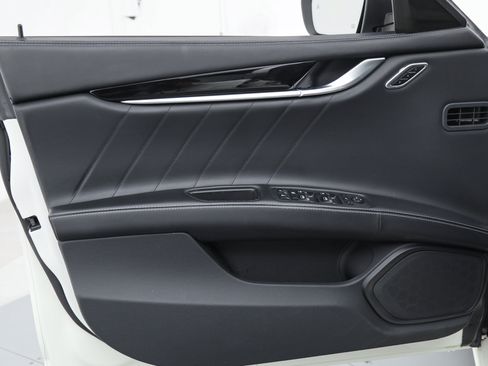 Certified 2023 Maserati Ghibli Modena RWD image 15