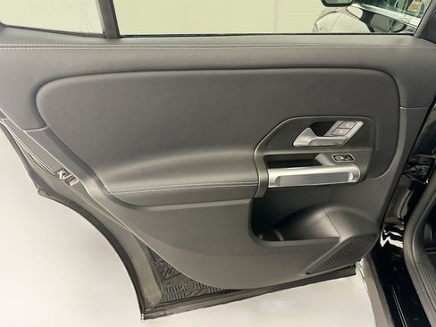 Used 2023 Mercedes-Benz GLB 250 4MATIC image 28