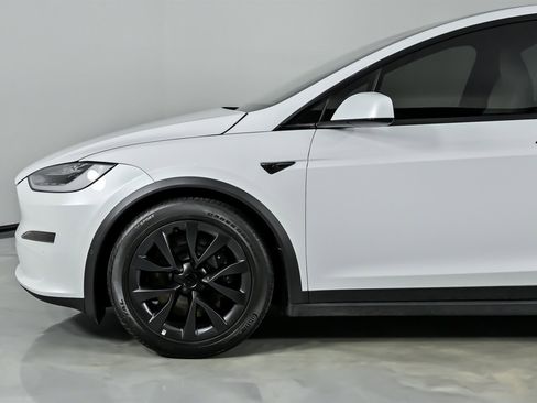Used 2023 Tesla Model X Plaid image 6