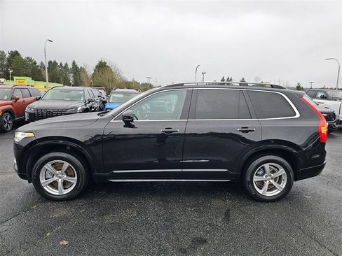 Used 2017 Volvo XC90 T5 Momentum w/ Vision Package image 4