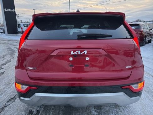 Used 2023 Kia Niro SX image 6