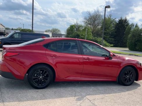 Used 2025 Toyota Camry LE w/ Convenience Package image 9