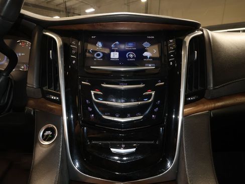 Used 2016 Cadillac Escalade Premium image 11