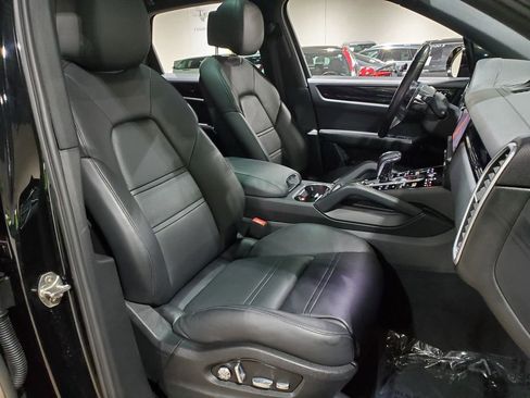 Used 2019 Porsche Cayenne AWD/4WD image 14