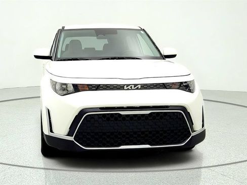 Used 2025 Kia Soul LX FWD image 2