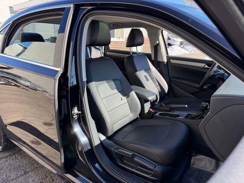Used 2022 Volkswagen Passat 2.0T SE image 10