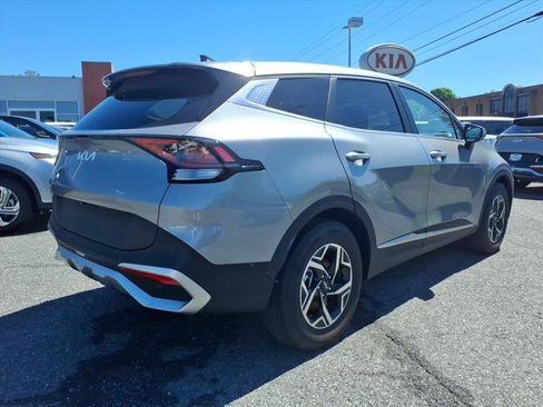 Used 2025 Kia Sportage LX FWD image 4