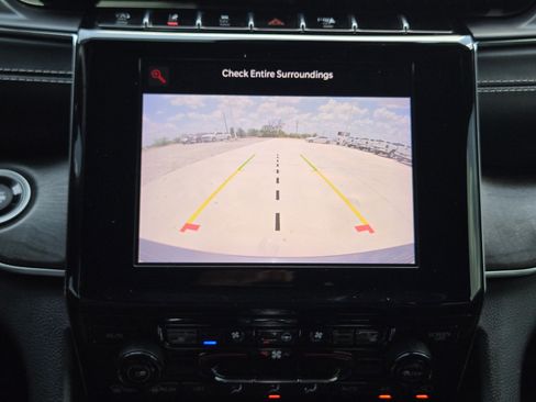 Used 2022 Jeep Grand Cherokee Overland w/ Luxury Tech Group IV AWD/4WD image 20