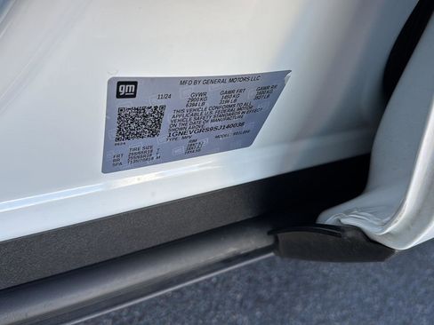 Used 2025 Chevrolet Traverse LT image 35