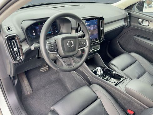 Certified 2023 Volvo XC40 B5 Plus w/ Protection Package Premier image 4