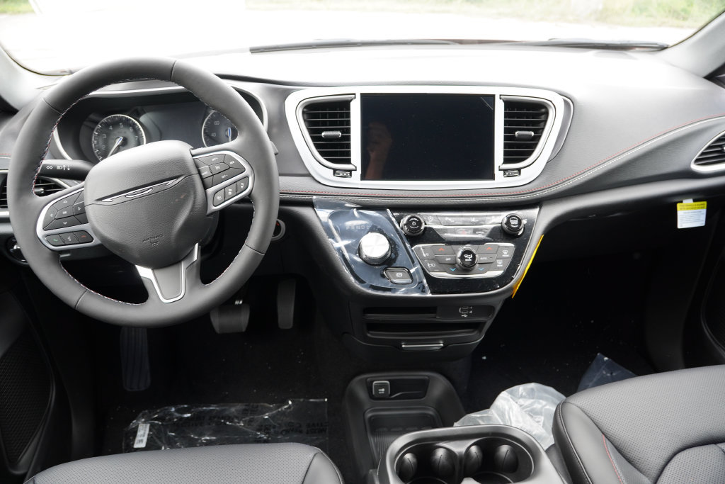 New 2027 Chrysler Pacifica Select AWD/4WD image 13