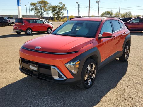 Used 2025 Hyundai Kona SEL image 1