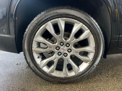 Used 2024 GMC Acadia Denali image 21