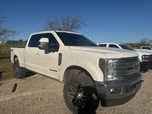 Used 2019 Ford F250 Lariat w/ Lariat Ultimate Package image 3