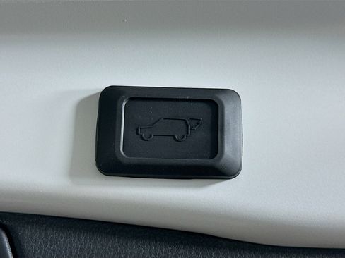 Used 2025 Toyota RAV4 XLE w/ Convenience Package image 31