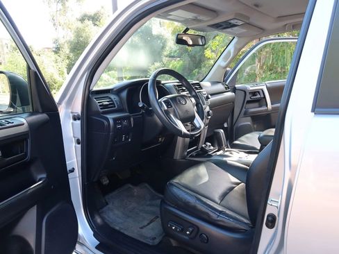 Used 2011 Toyota 4Runner Limited image 11