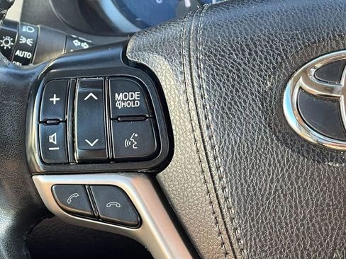 Used 2020 Toyota Sienna Limited image 39